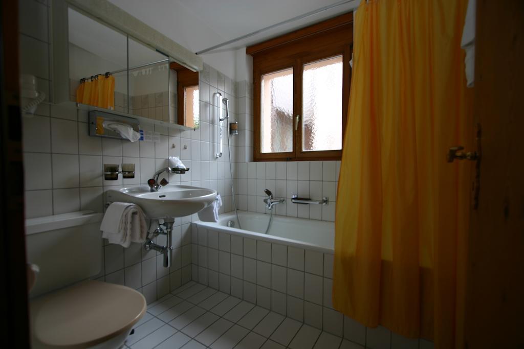 Hotel Poestli Maloja Ruang foto