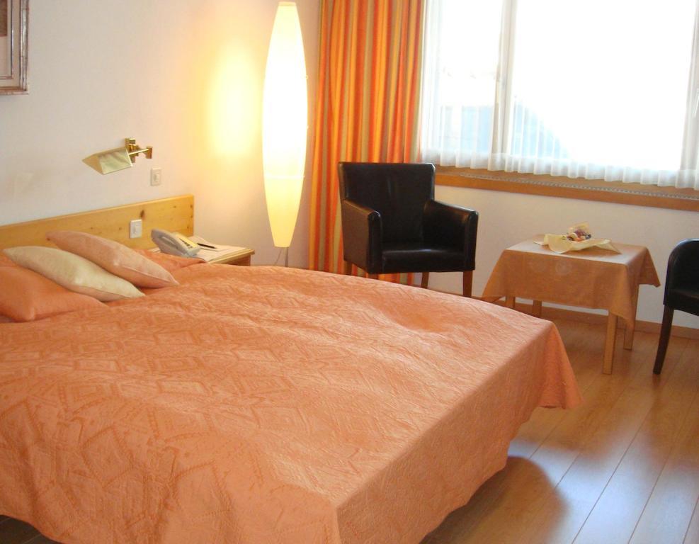Hotel Poestli Maloja Ruang foto