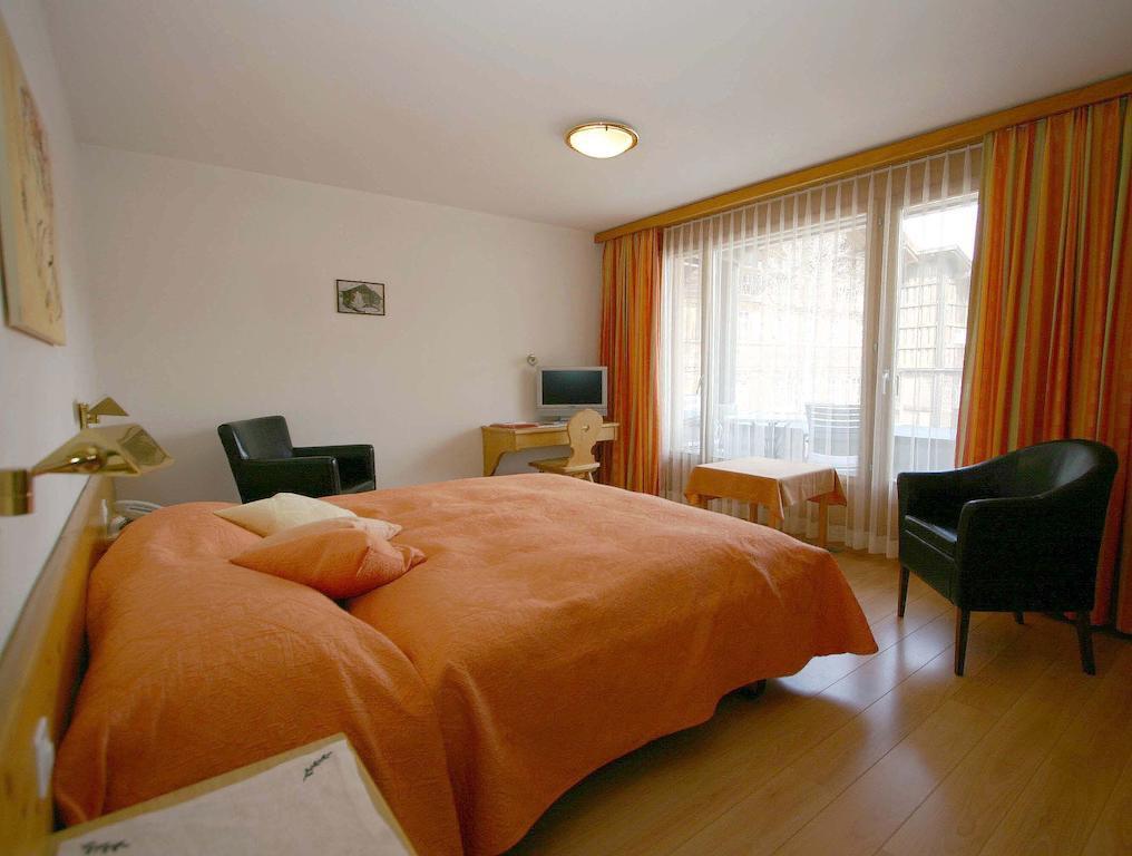 Hotel Poestli Maloja Ruang foto