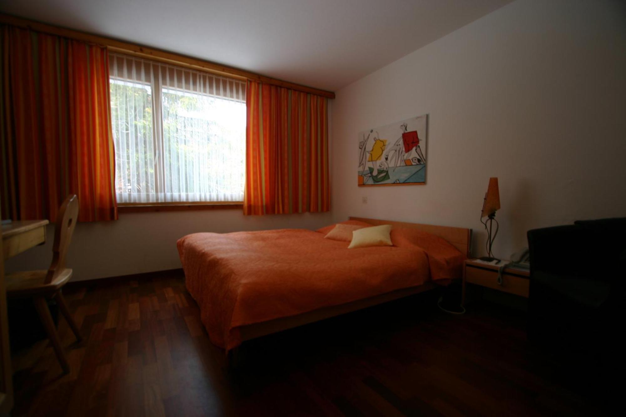 Hotel Poestli Maloja Ruang foto